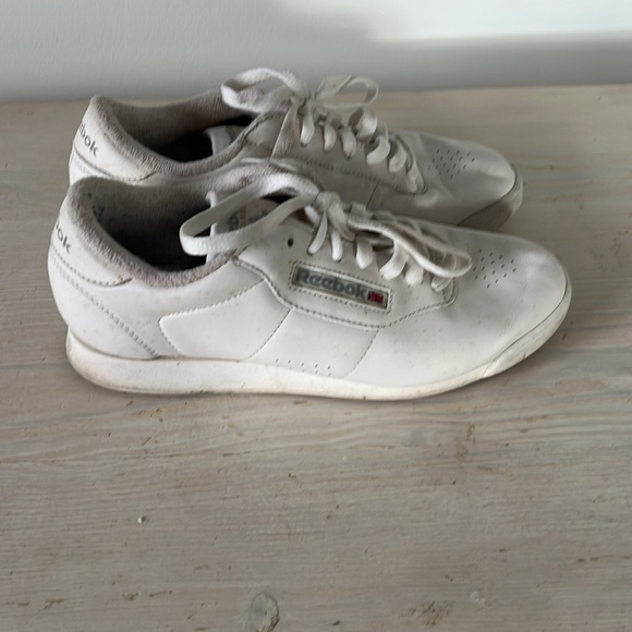 True Vintage 1980s Reebok Classic sneakers size 7 - Picture 1 of 5